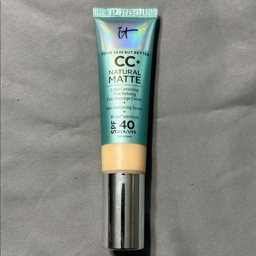 IT Cosmetics CC+ Cream - Natural Matte with Silver Cap